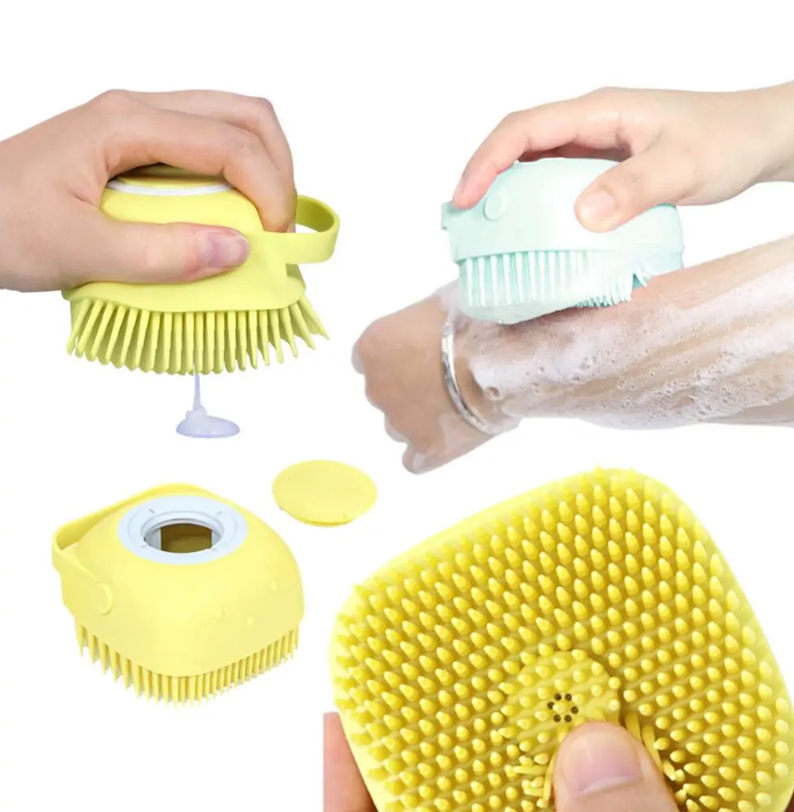 Simpatica spazzola da bagno per cani