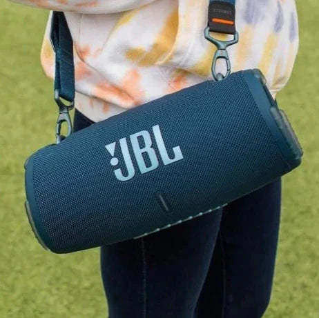 JBL Charge 5™: Sonido Legendario y Graves que Pulsan. Donde estés, la fiesta es tuya.