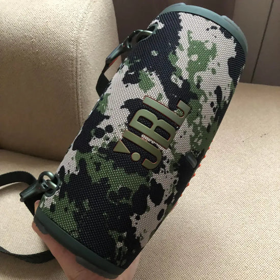 JBL Charge 5™: Sonido Legendario y Graves que Pulsan. Donde estés, la fiesta es tuya.